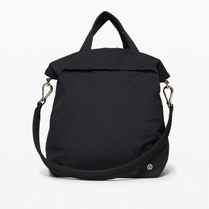 Lululemon On My Level Bag 19L in black
